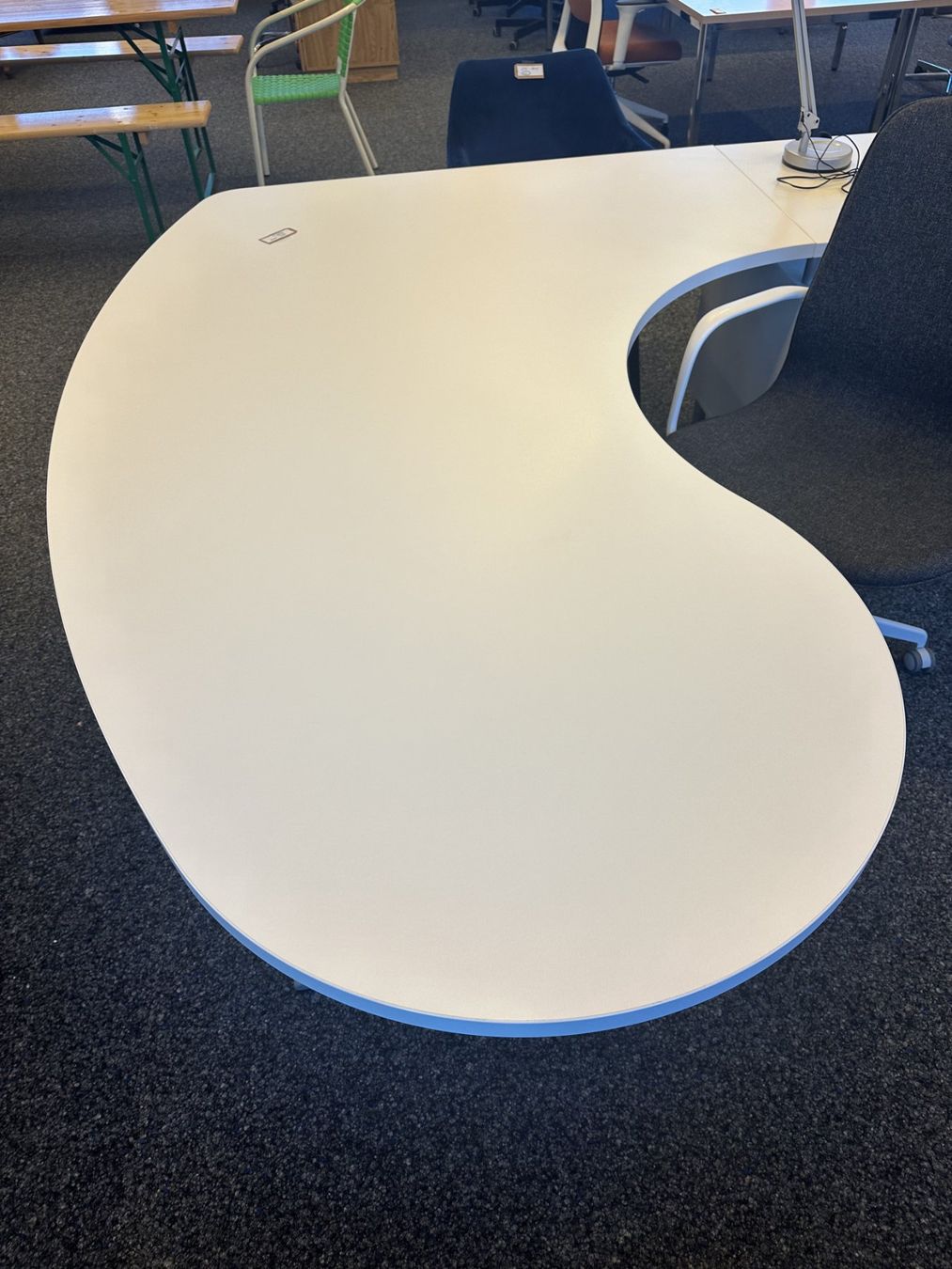 Scrivanie: bureau massif blanc comme neuf – Usato da Delémont venduto da Le38.shop 1