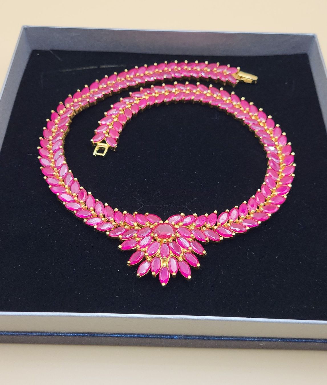 Catenine: Goldige Elegante Rubin Collier – Usato da Wald ZH venduto da SwissPawnshop 6
