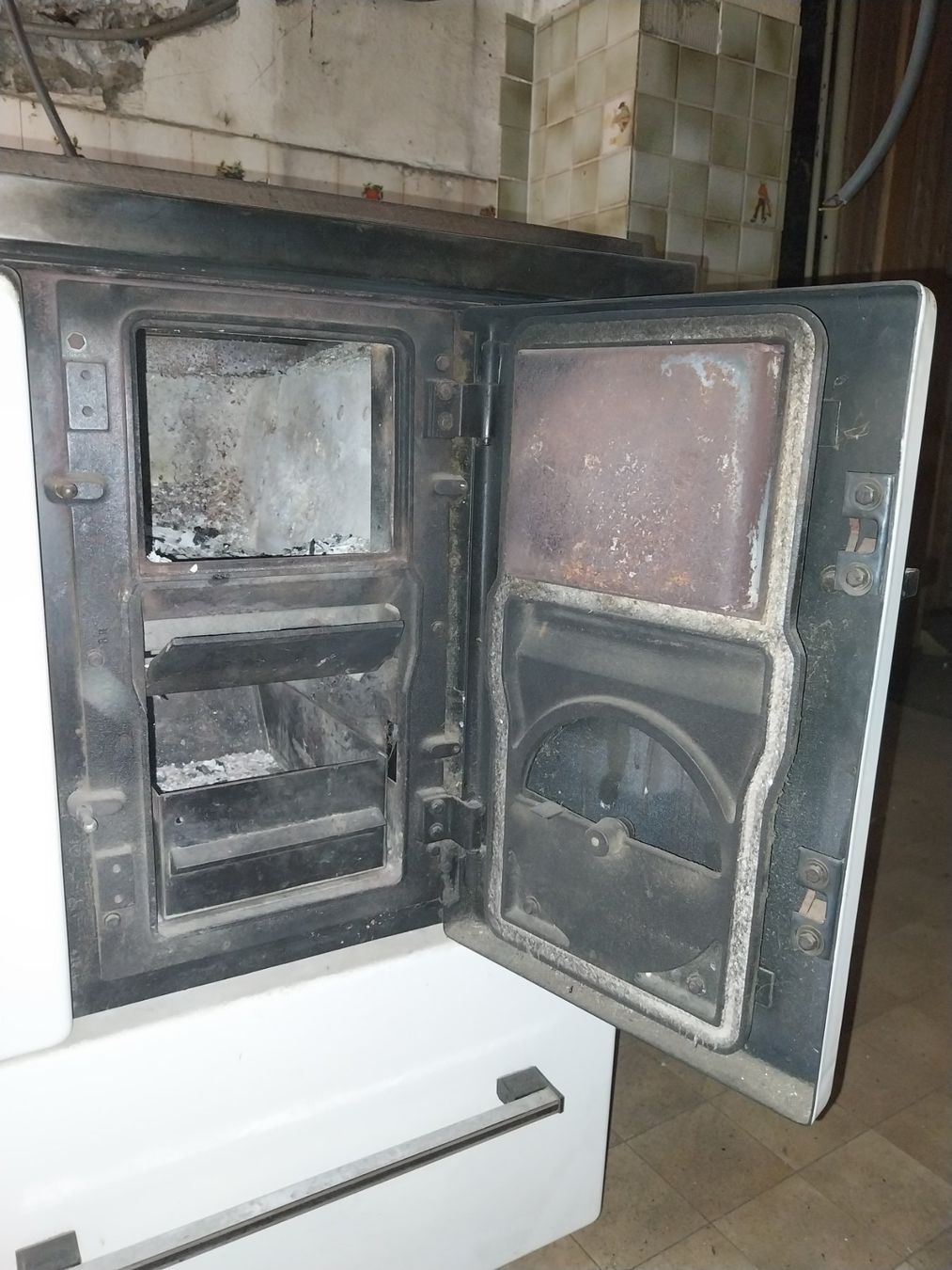 Cucine: Holzkochherd Sarina – Usato da Jenaz venduto da Sanna010 1