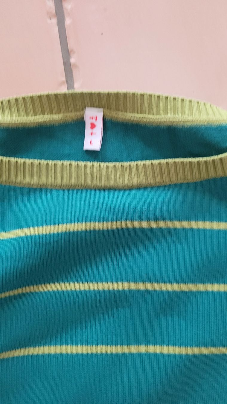 Maglioni & Felpe: Blutgeschwister pull taille L – Usato da Echallens venduto da frimousse2008 1
