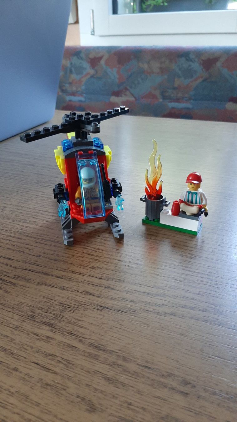 Lego Giocattoli: Lego Feuerwehrhubschrauber Nr. 60318 – Usato da Menzberg venduto da Tschippi 2
