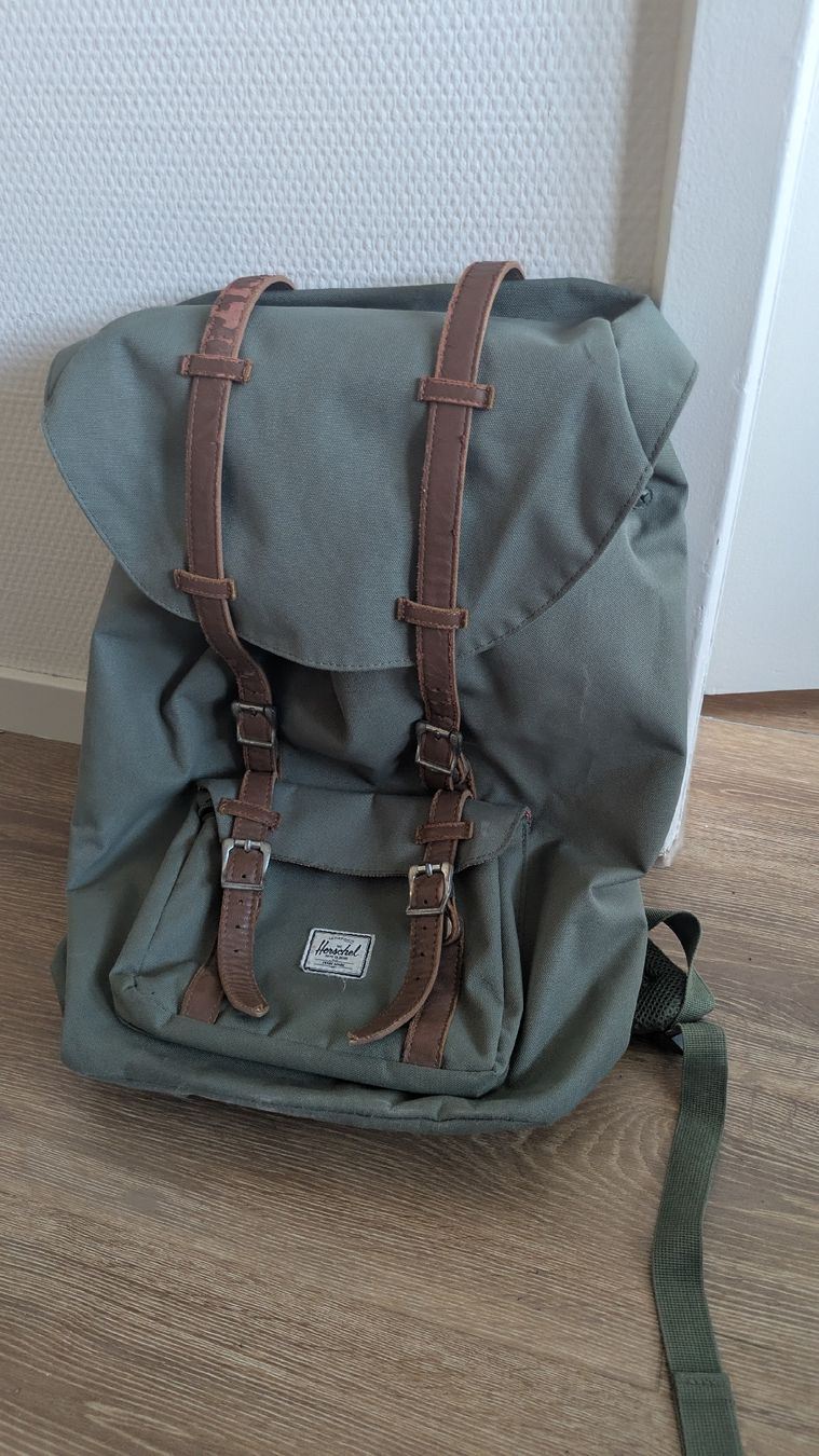 Herschel Zaini: Herschel Rucksack Olivgrün – Usato da Zürich venduto da TimSuter