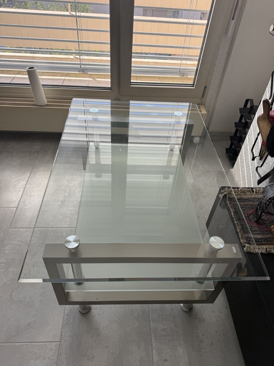 Tavoli: Couchtisch Glasplatte mit Ablage – Usato da Zumikon venduto da RS-Tec