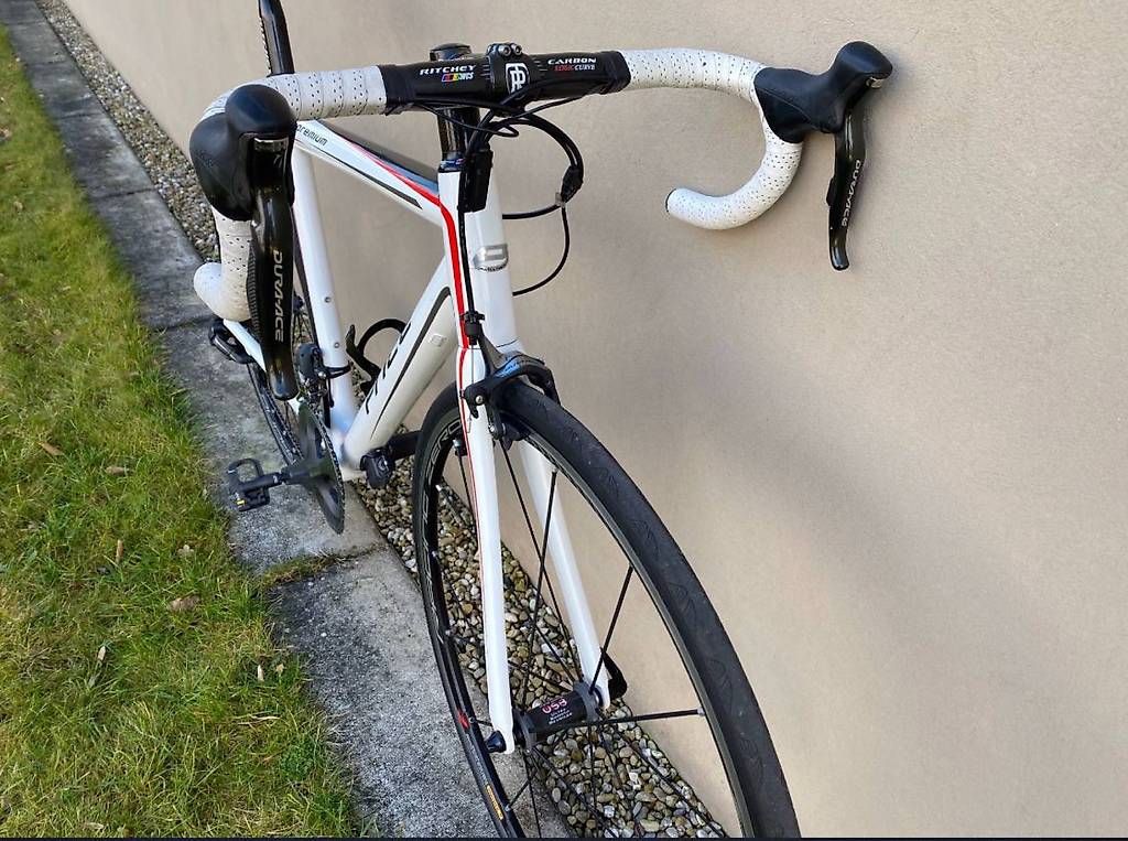 Velos: Vélo de route - full Carbon - Price Premium – Gebraucht aus La Chaux-de-Fonds von Stamper0 1
