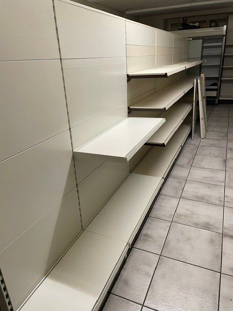 Scaffali: Etagères métalliques – Usato da Saignelégier venduto da COX07