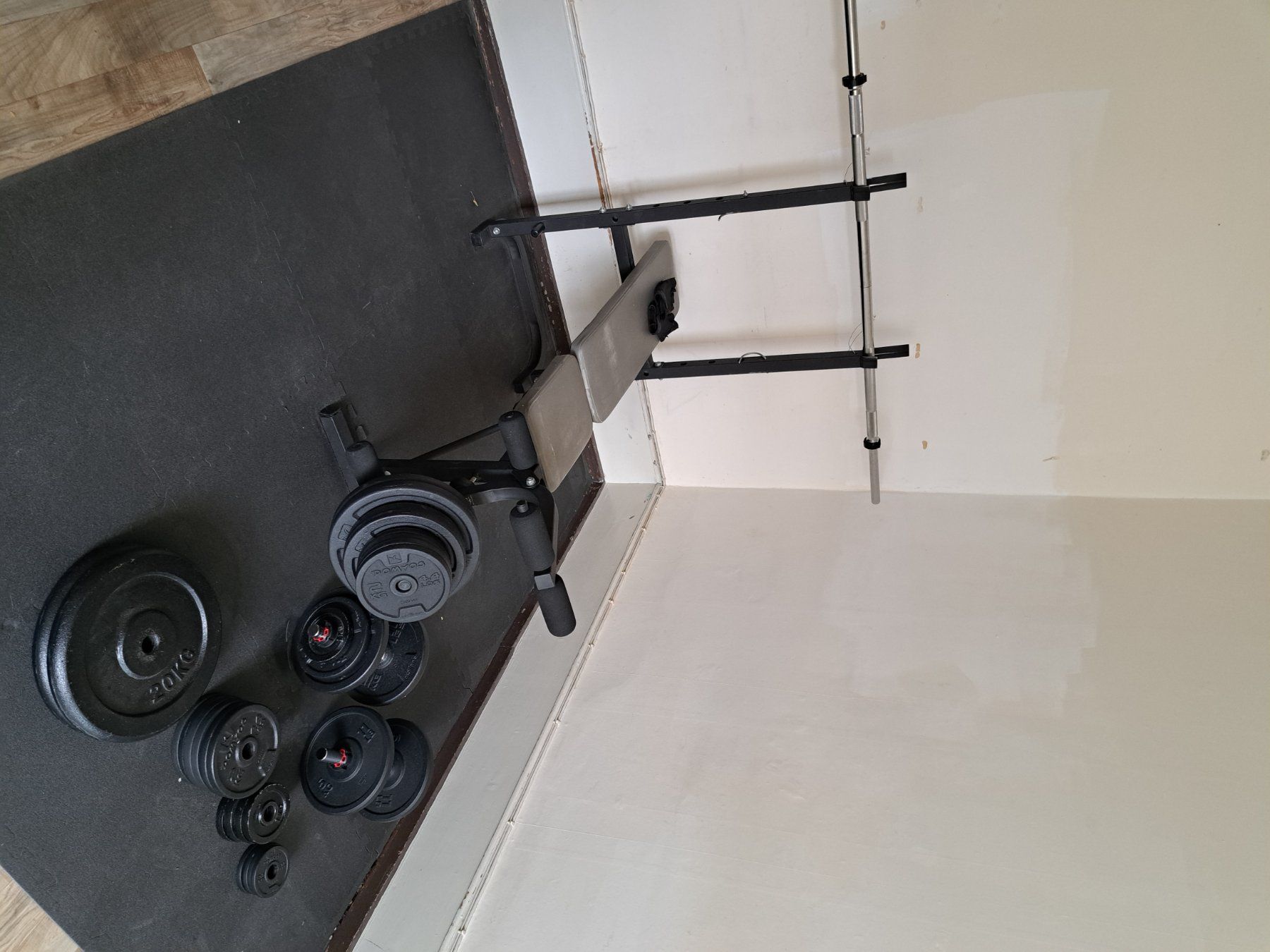 Hometrainer: Kompakte verstellbare Hantelbank – Pressbank – Usato da Lausanne venduto da Sunny_tape