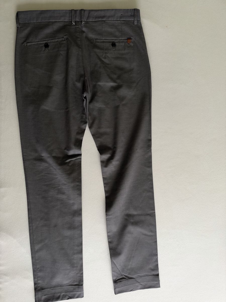 Zara Pantaloni: Zara Man  Grau 42 – Usato da Cham venduto da selinjoe 2