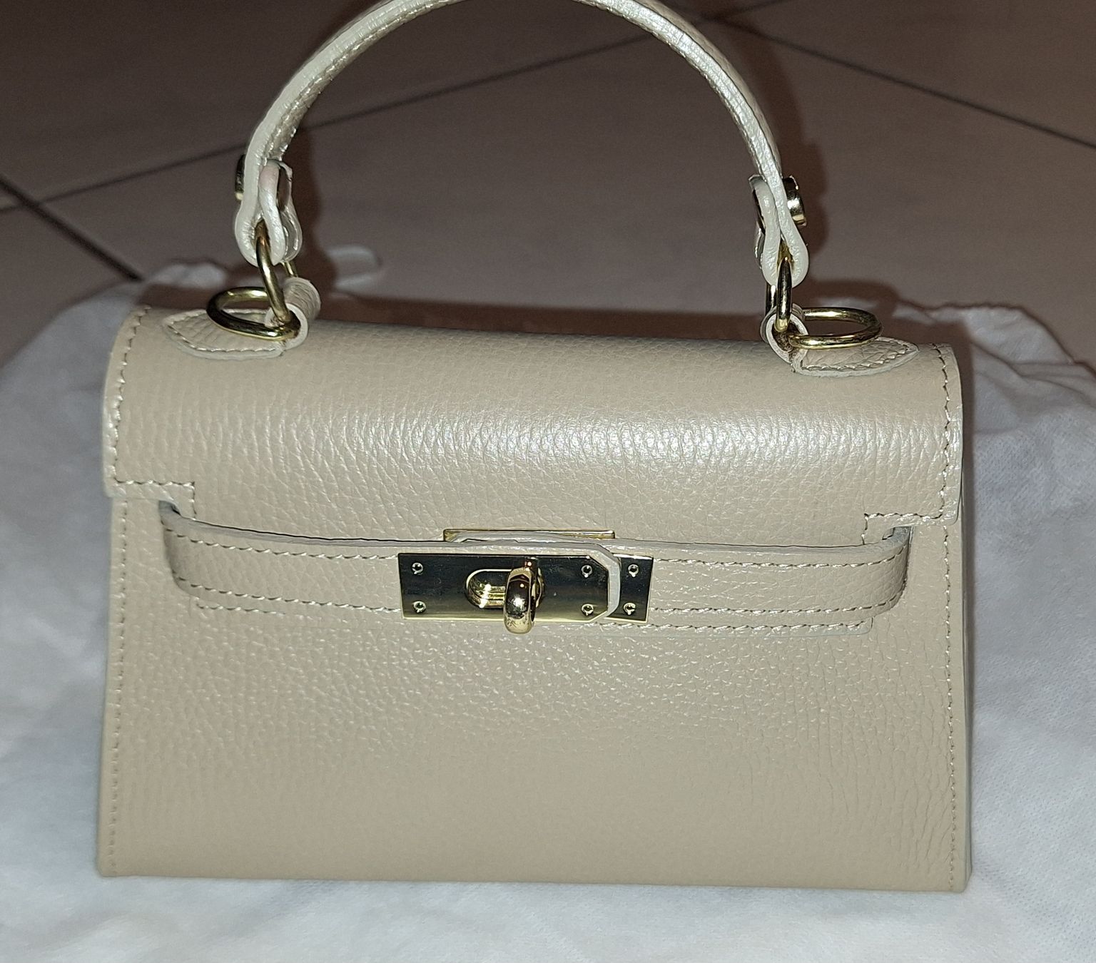 Borse da donna: Kleine Tasche aus echtem Leder – Nuovo (secondo la descrizione) da Wilen b. Wollerau venduto da kat_35 2