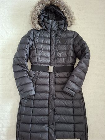 Doudoune Tommy Hilfiger, taille S, parfait pour l'hiver!