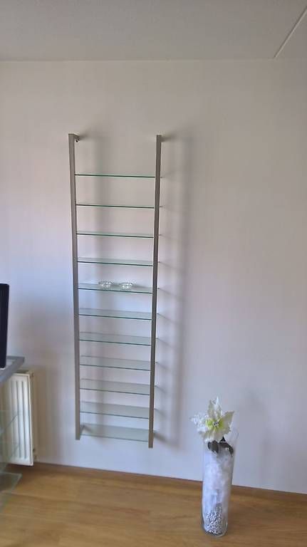 Scaffali: Schmales Glas-Wandregal / Vitrine – Usato da Dietikon venduto da mfl_zyz6 1