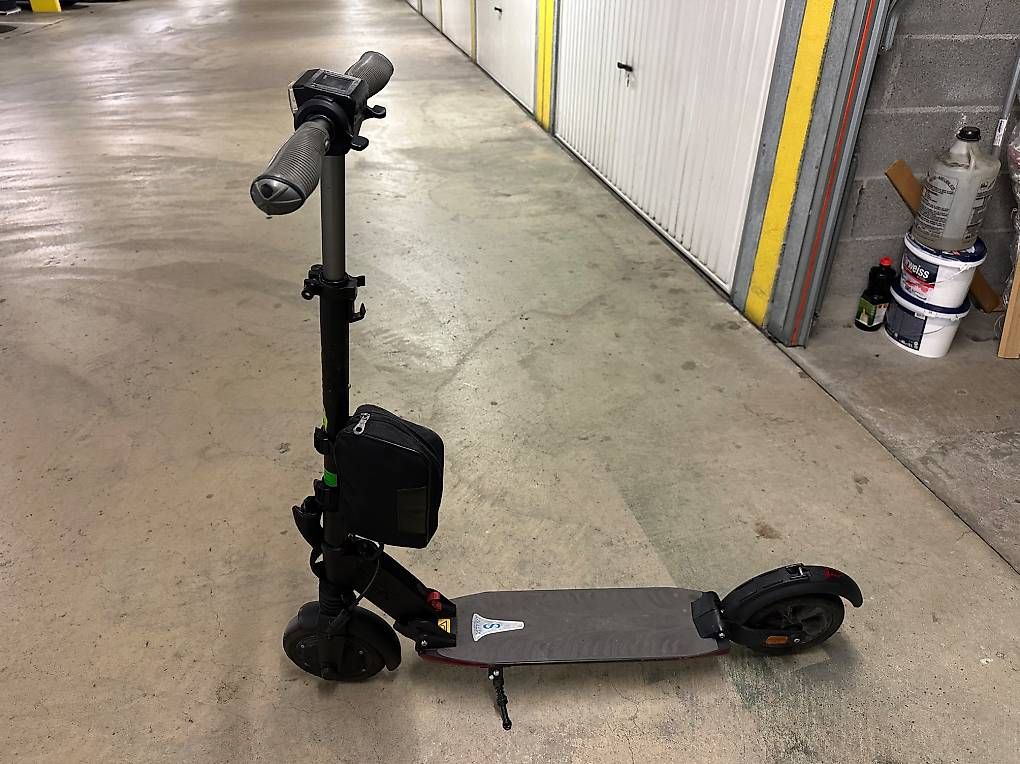 Kickboard:  Cest une trottinette électrique. – D'occasion à Plan-les-Ouates par ago_fps6 4