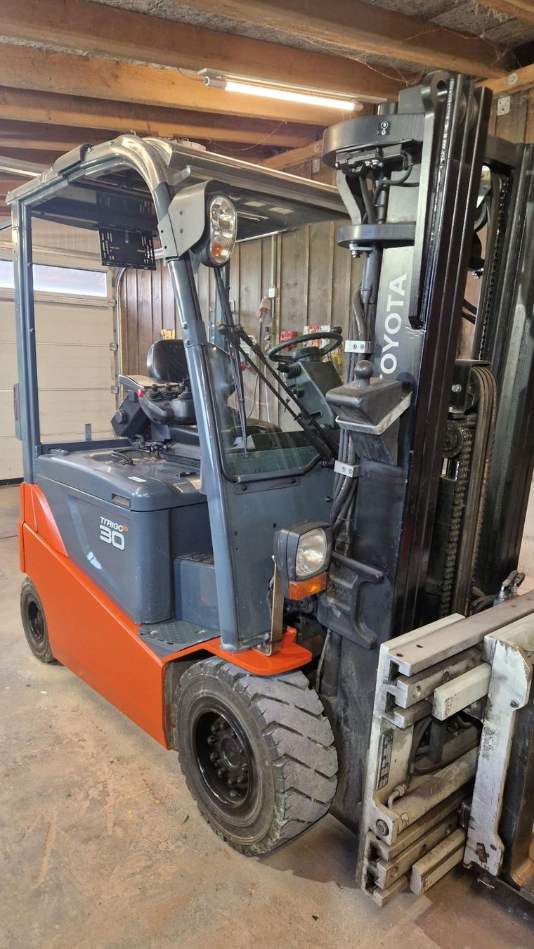 Carrelli elevatori e a forche: •	Toyota Elektro Stapler Triago 80 – Usato da Büren an der Aare venduto da Fridu2 1
