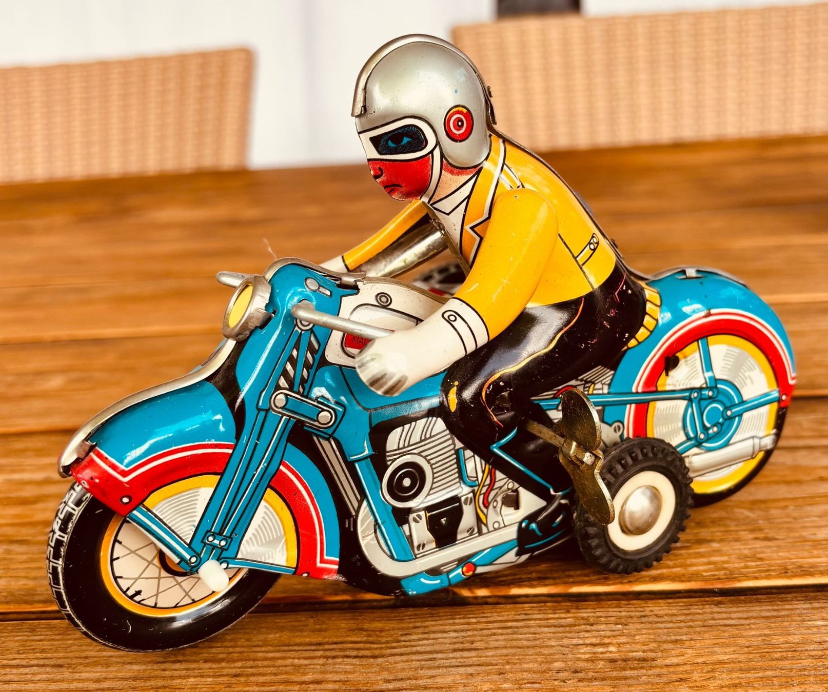 Giocattoli: Antikes Blechspilzeug Motorrad mit Seitenwagen Schlüssel – Usato da Thun venduto da Studi1974 2