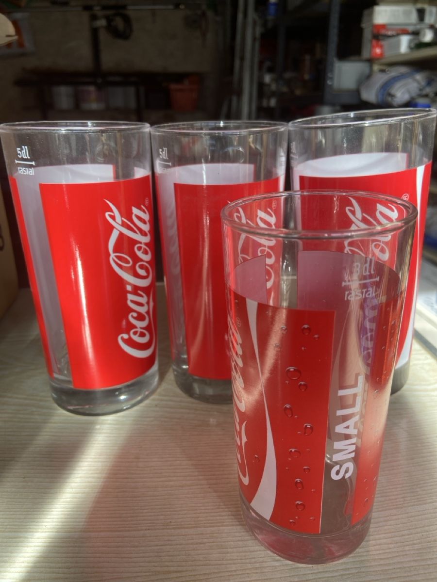 4 verres à coca 3x5 dl / 1 x 3 dl. (D'occasion) à Tramelan pour CHF 4 — free download