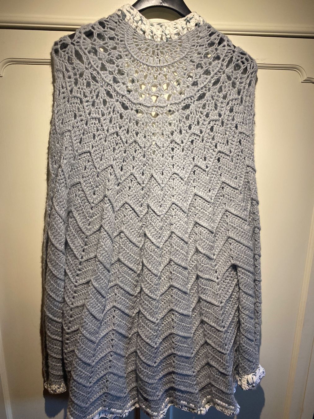 Jacken: STRICKJACKE-BLAU-WEISS,HANDGEMACHT – Neu und originalverpackt aus Meienried von ManuelaBoutique 3