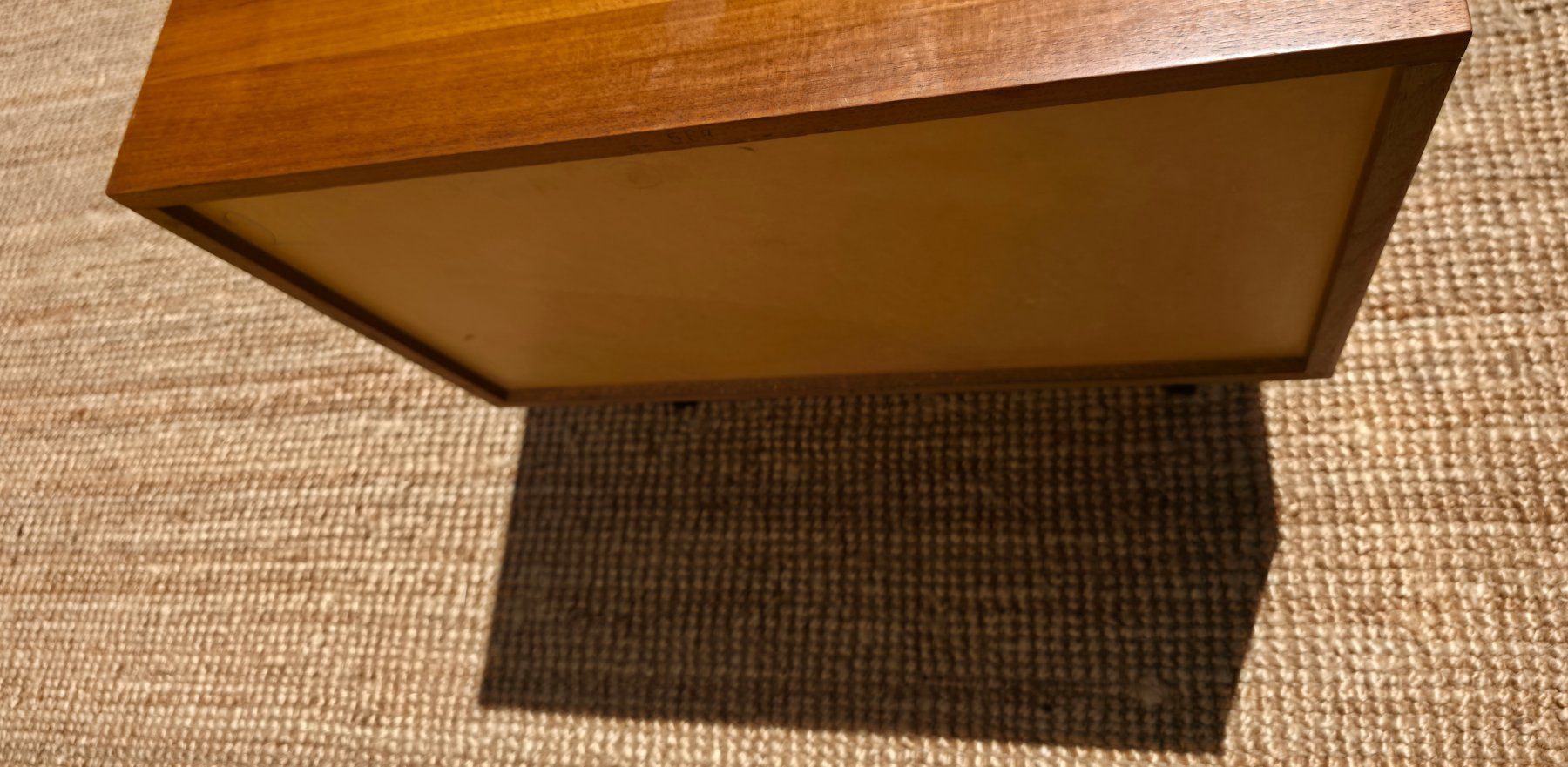Cassettiere: Mid Century  Minimalist Sideboard Nussbaum – Usato da Haslen AI venduto da Vintagelix 8