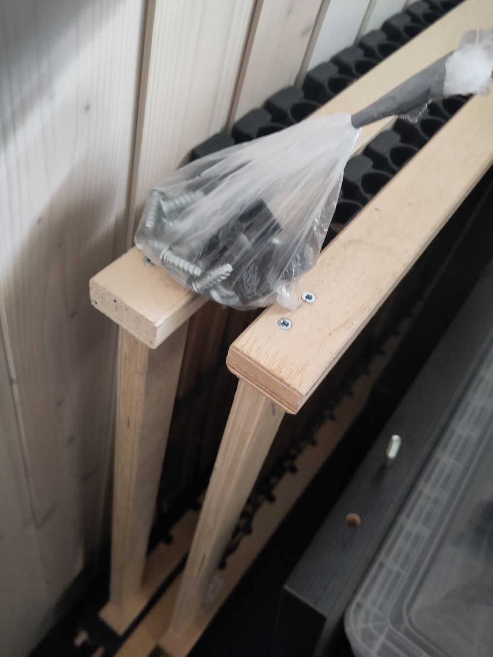 Lits: Malm Ikea Bedframe, 140x200 – D'occasion à Wettingen par amy_jmc2 2