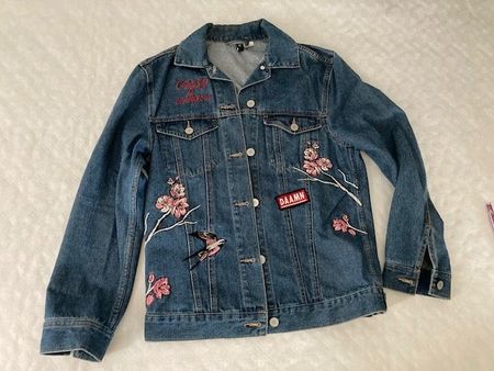 1 Damen-Jeans-Jacke mit Stickereien, Gr. 32, H&M, blau