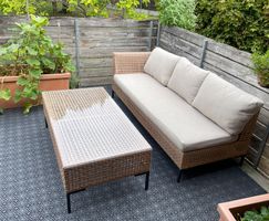 Lounge beige mit Kissen und Glastisch - für Terasse/Balkon