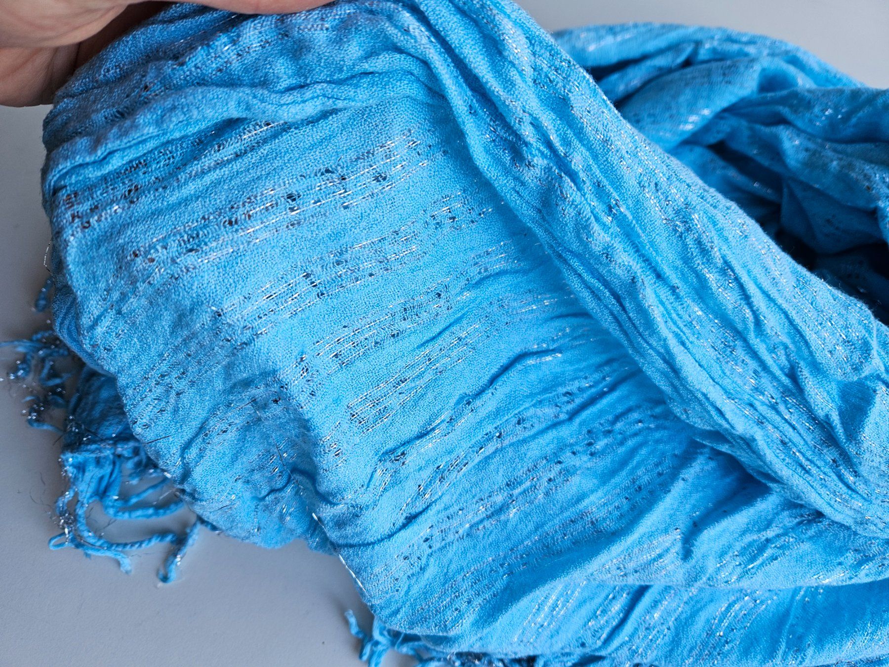 Foulard & Sciarpe: Hellblauer Schal mit silbriger Deko – Usato da Schaffhausen venduto da sabrina915 1