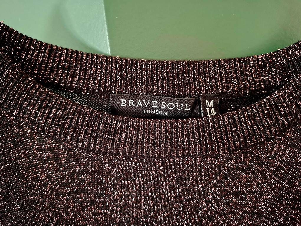 Pullover & Sweatshirts: Dünnes Pulli mit Metall/Glitzer Fasern, Grösse M – Gebraucht aus Stallikon von nor_9fxw 1