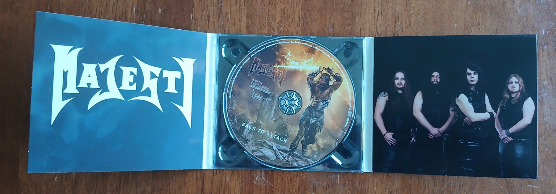 CDs: Majesty - Back to Attack (Digipack) – Gebraucht aus Bottens von Davvil 2