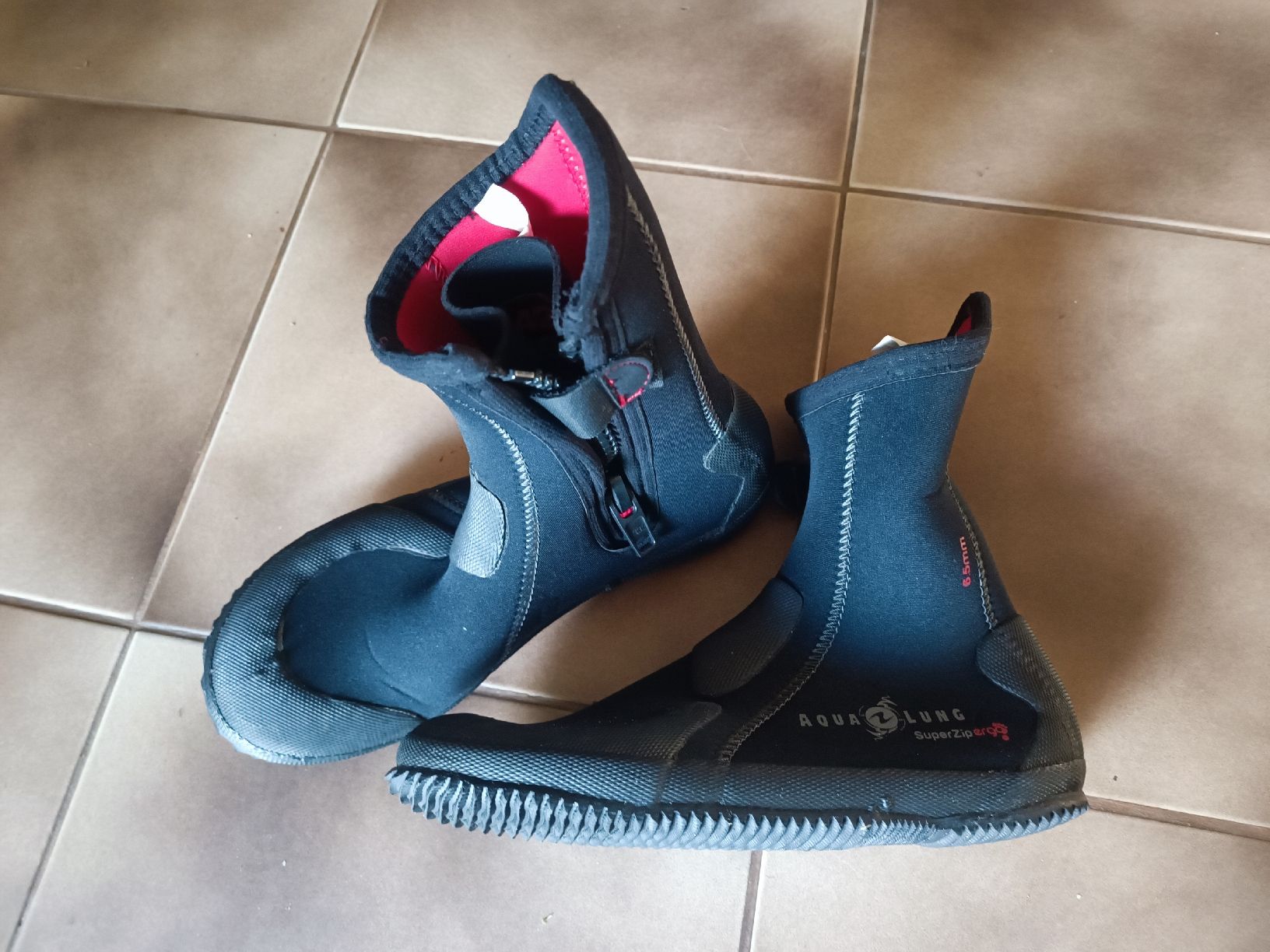 Scubapro Guanti & manicotti: Tauchhauben, Handschuhe, Füsslinge – Usato da Estavayer-le-Lac venduto da Scosde 2
