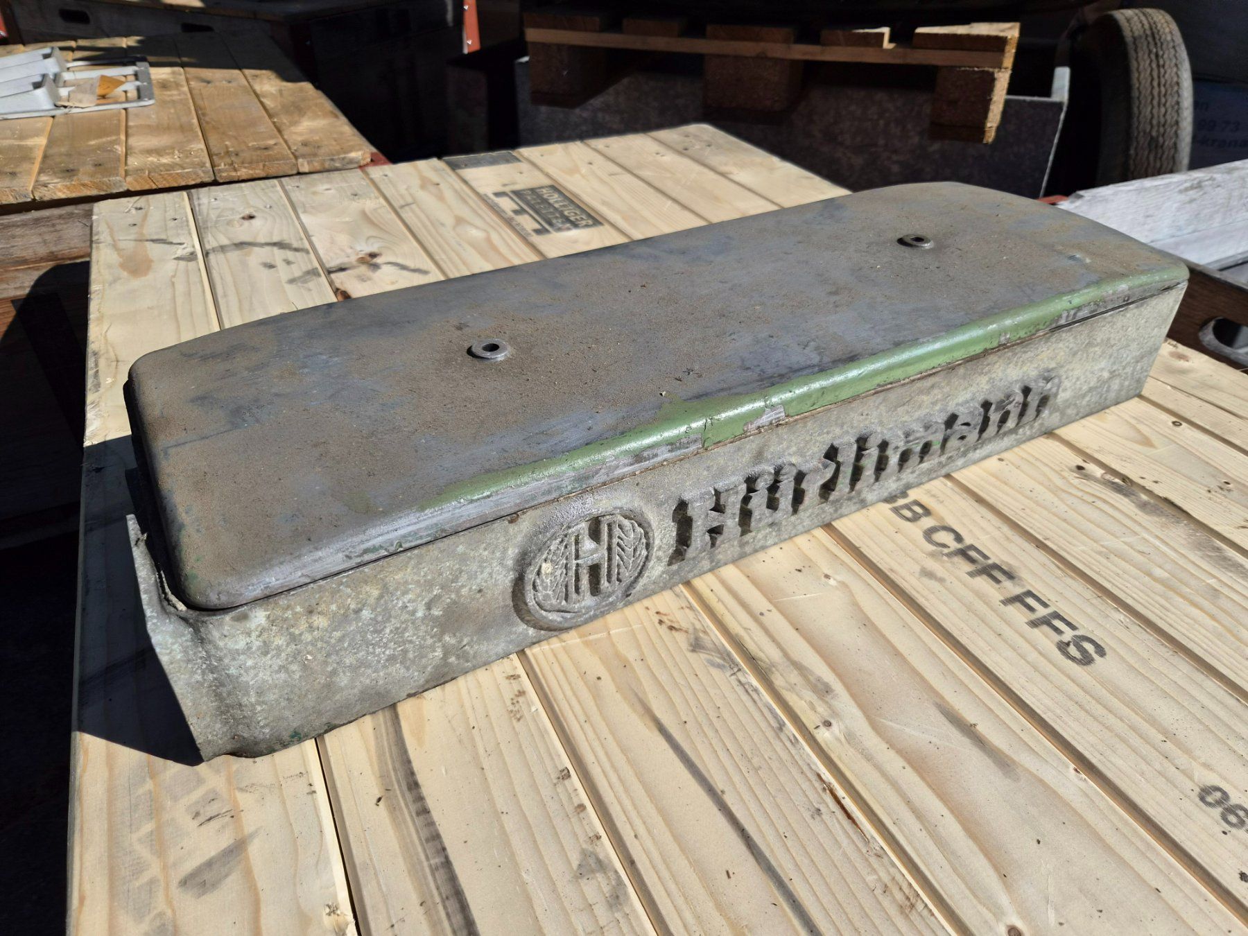 Hürlimann Trattori: Hürlimann Oldtimer Traktor Ventildeckel zu Motor D100 – Usato da Dürnten venduto da Bachtel84 1
