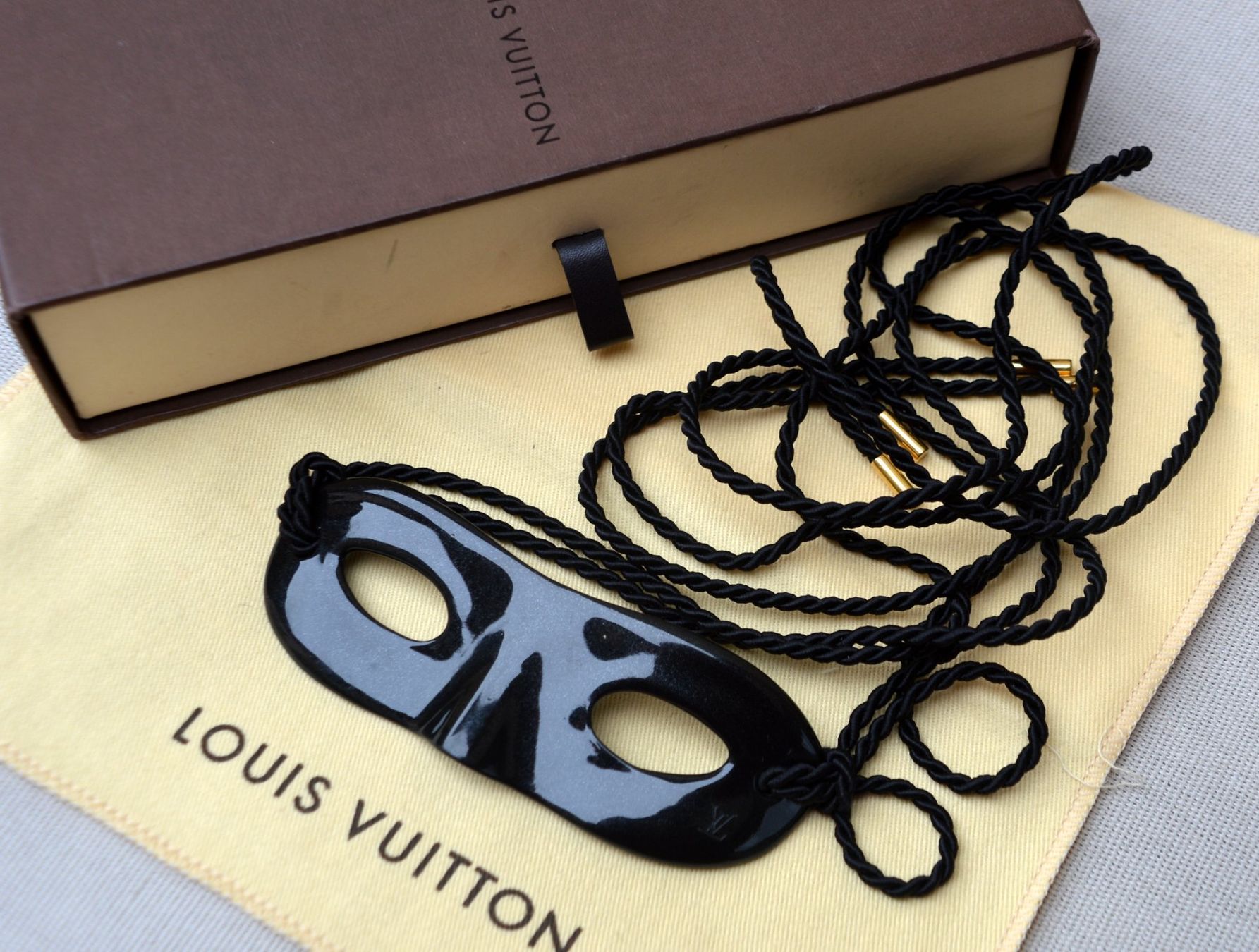Masken: Louis Vuitton Maske / masque accessoires – Gebraucht aus Collonges von Auganien 2