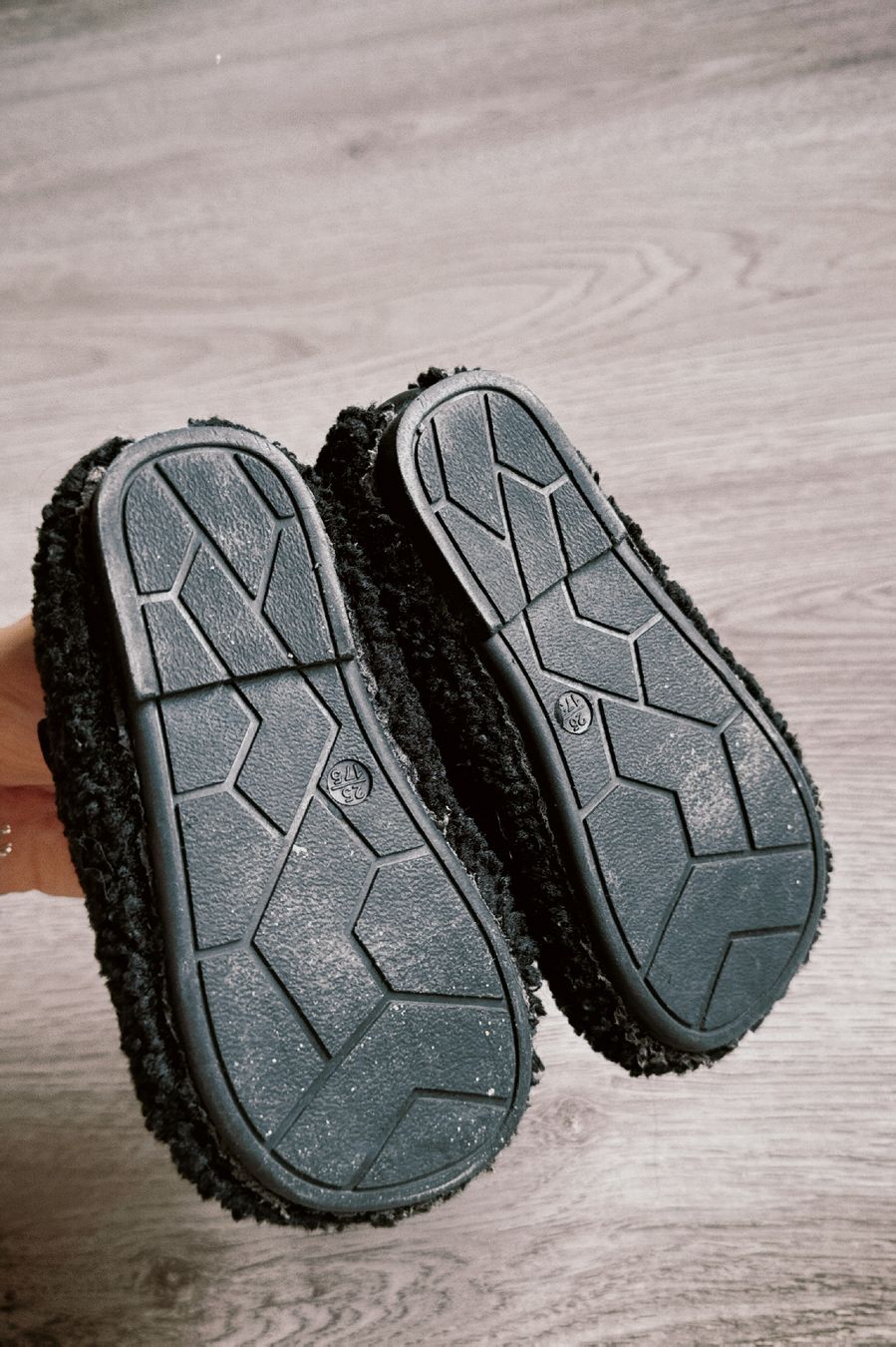 Scarpe per ragazzi: Schwarze Vollschuhe Gr 25 – Usato da Nottwil venduto da sukkus.ch 2
