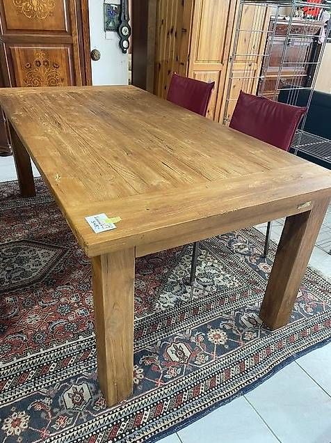 Tische: Massiver Holztisch mit Charakter – Gebraucht aus Neuhausen am Rheinfall von galleria13