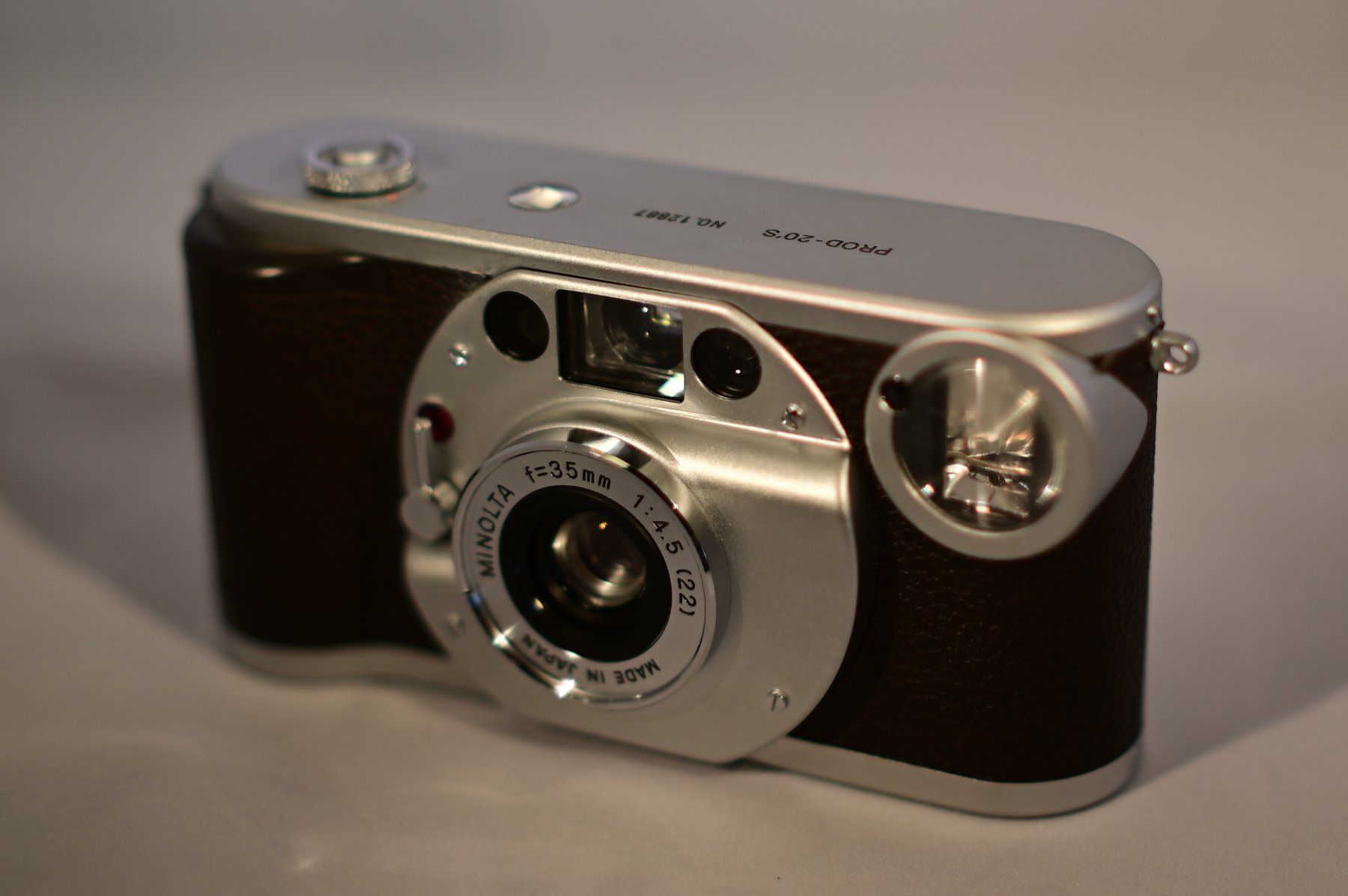 Minolta Kamera: Minolta Prod-20s Kamera Silber Braun – Gebraucht aus Uster von Stoessda 1