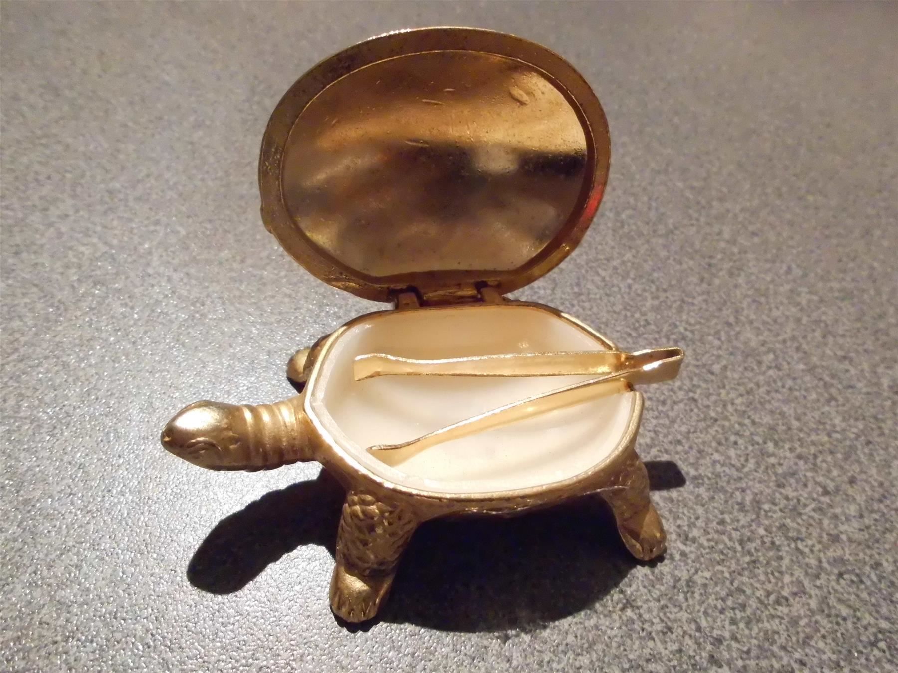 Toutes les décorations: Schildkrot - Dose, mit Zange, goldfarbig – D'occasion à Zürich par abraxas1291 2