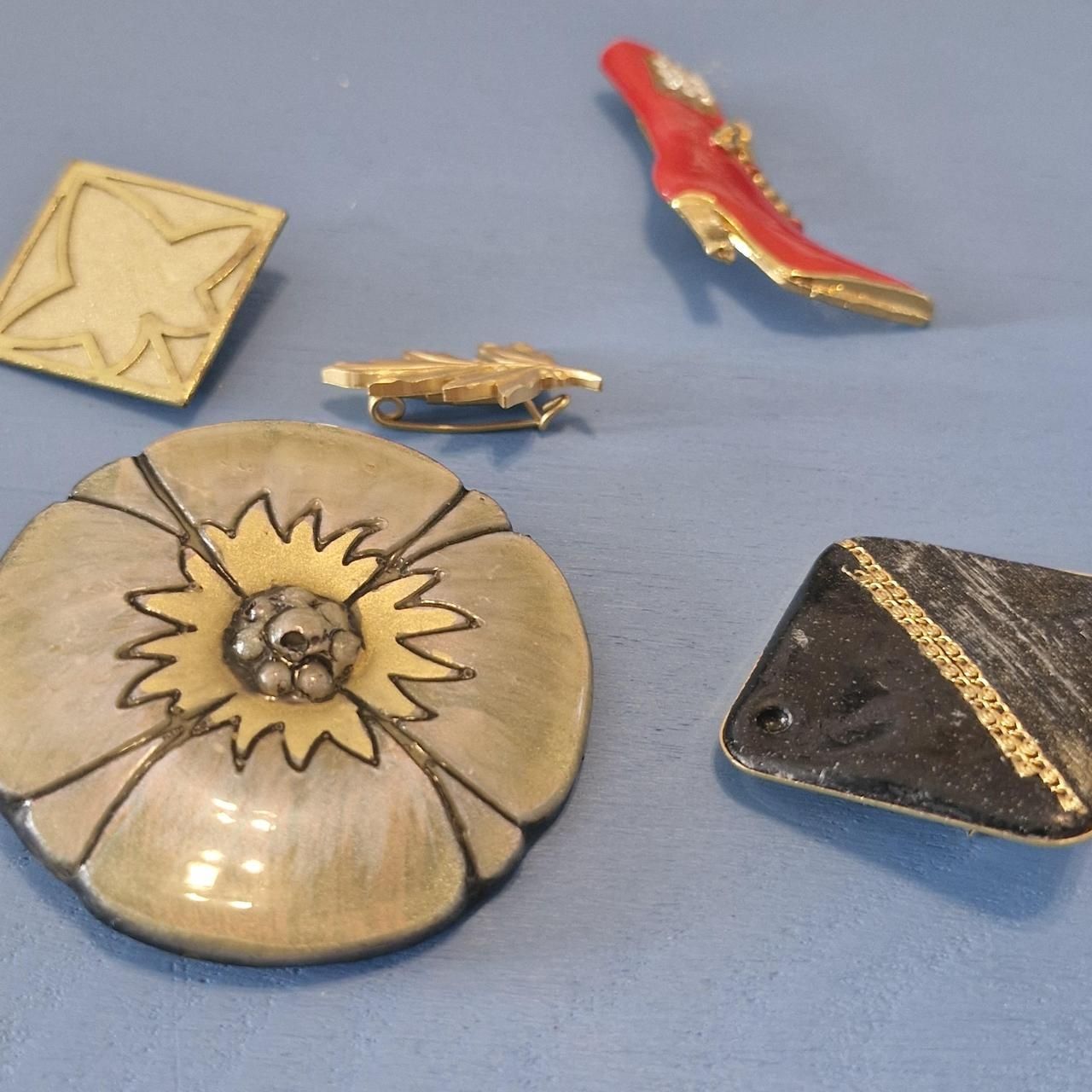 Spille & Fermagli: divers broches  – Usato da Neuchâtel venduto da yas_zdb7 2