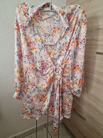 Robe H&M taille M, imprimé floral, manches longues, été 🌸