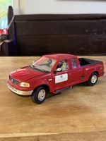 Modèle réduit Ford F-150 rouge, état comme neuf