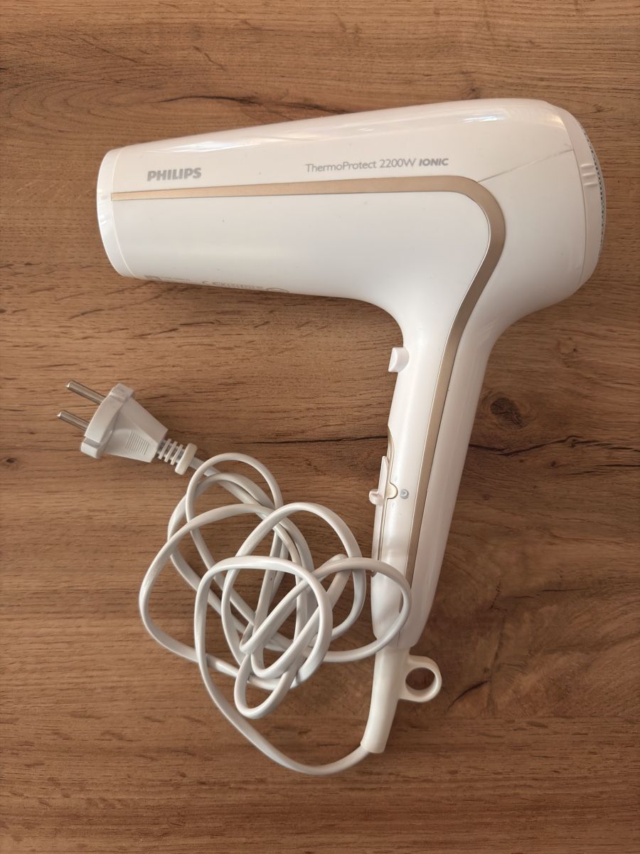 Philips Asciugacapelli: Philips ThermoProtect 2200W Ionic Hair Dryer White Used – Usato da Zürich venduto da joh_qc8k