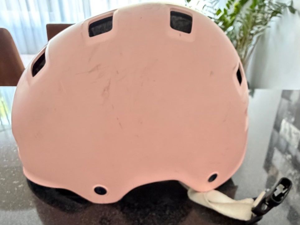 Decathlon Caschi: Kinder Velohelm – Usato da Bülach venduto da eri_9cqs 2