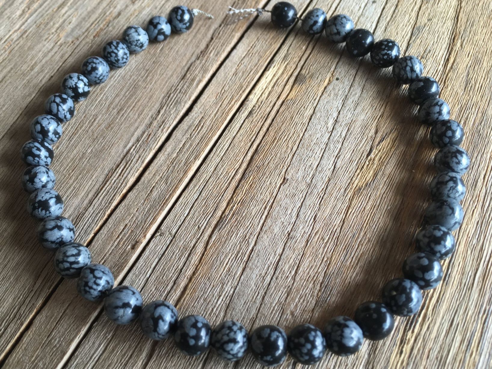 Colliers: SCHNEEFLOCKENOBSIDIAN  KUGELN 8,2mm  LÄNGE 30cm – Neuf avec emballage d'origine à Aesch ZH par LiquidAktion 2