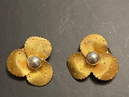 Goldene Ohrclips mit Perlen - Vintage Schmuck für den Frü...