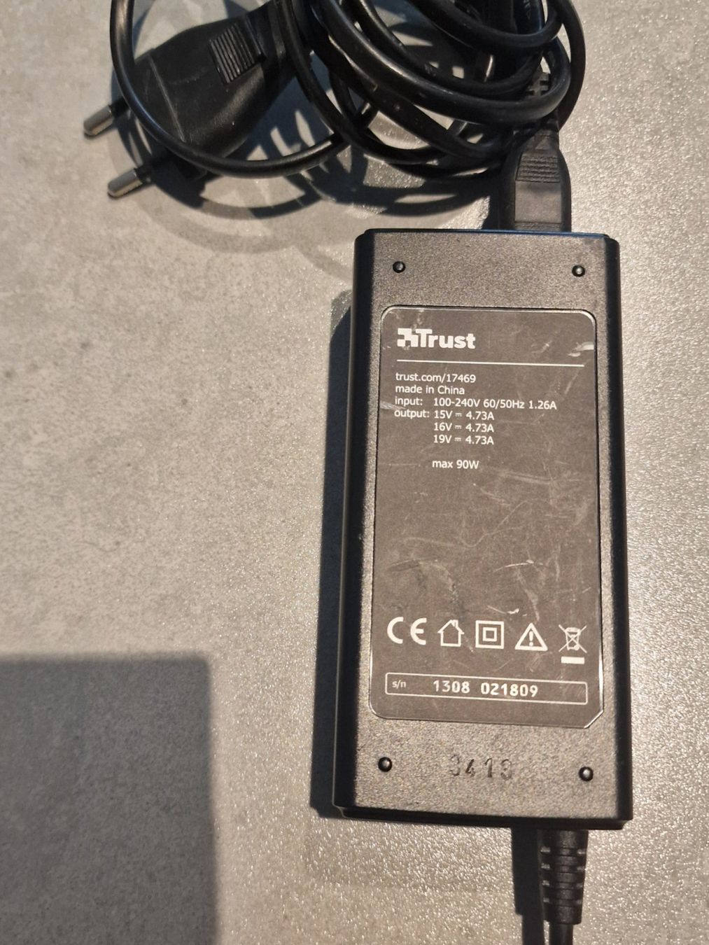Ladegerät: Trust - Universal Laptop-Ladegerät 90W / input 100-240V – Gebraucht aus Volketswil von K.. 2