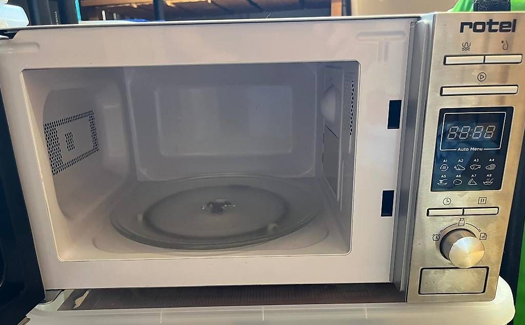 Rotel Appareils de cuisine: Mikrowelle Rotel U1504CH – D'occasion à Basel par Mila_Graf 2