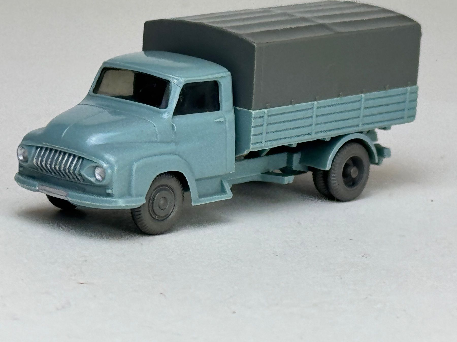 Wiking Modellini d'auto: Ford 3500 graublau Pritsche mit Plane – Usato da Elm venduto da Wikmtz