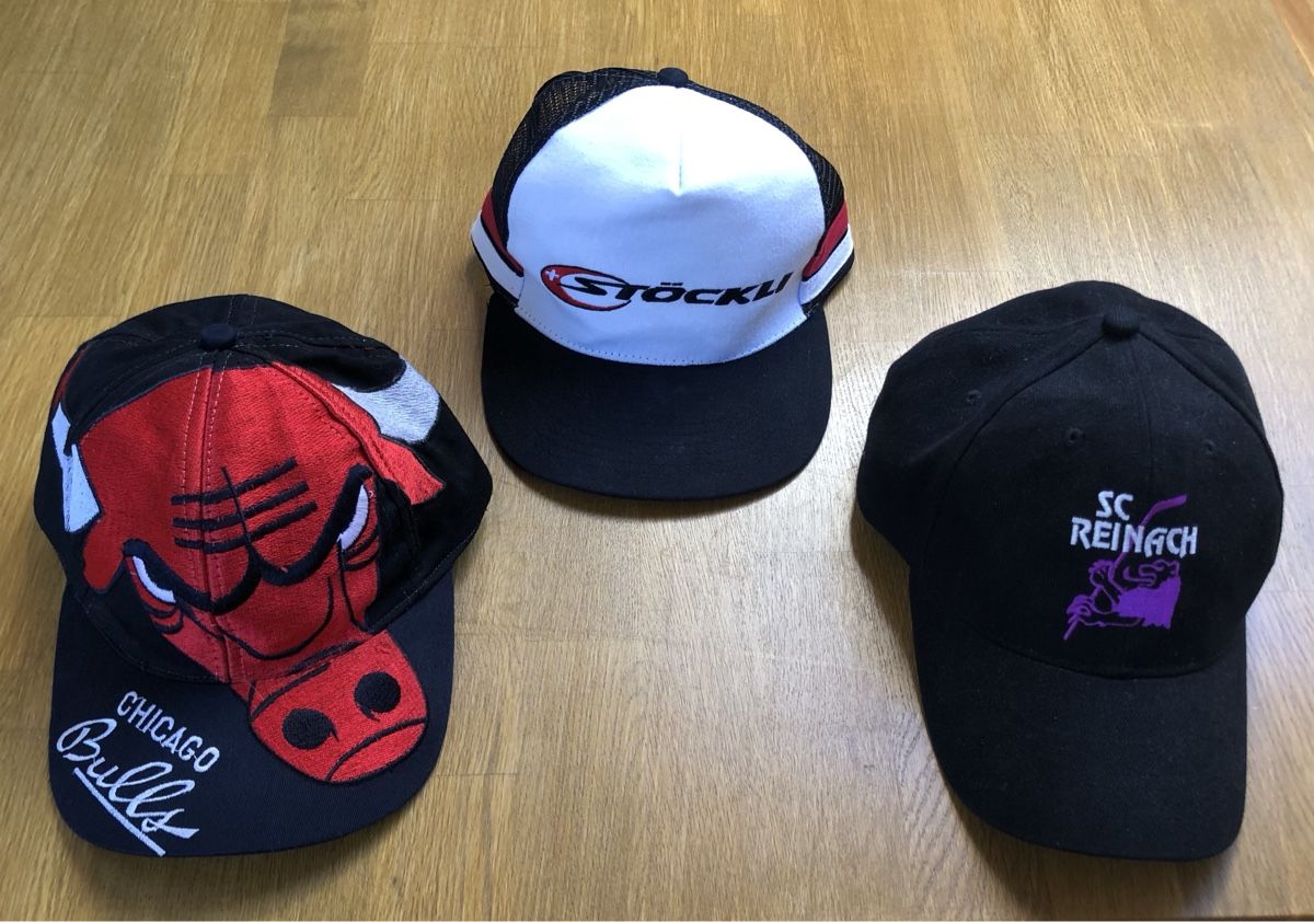 Copricapi, berretti & cappellini: Vintage Caps - neuwertig! – Nuovo (secondo la descrizione) da Römerswil LU venduto da Icehead