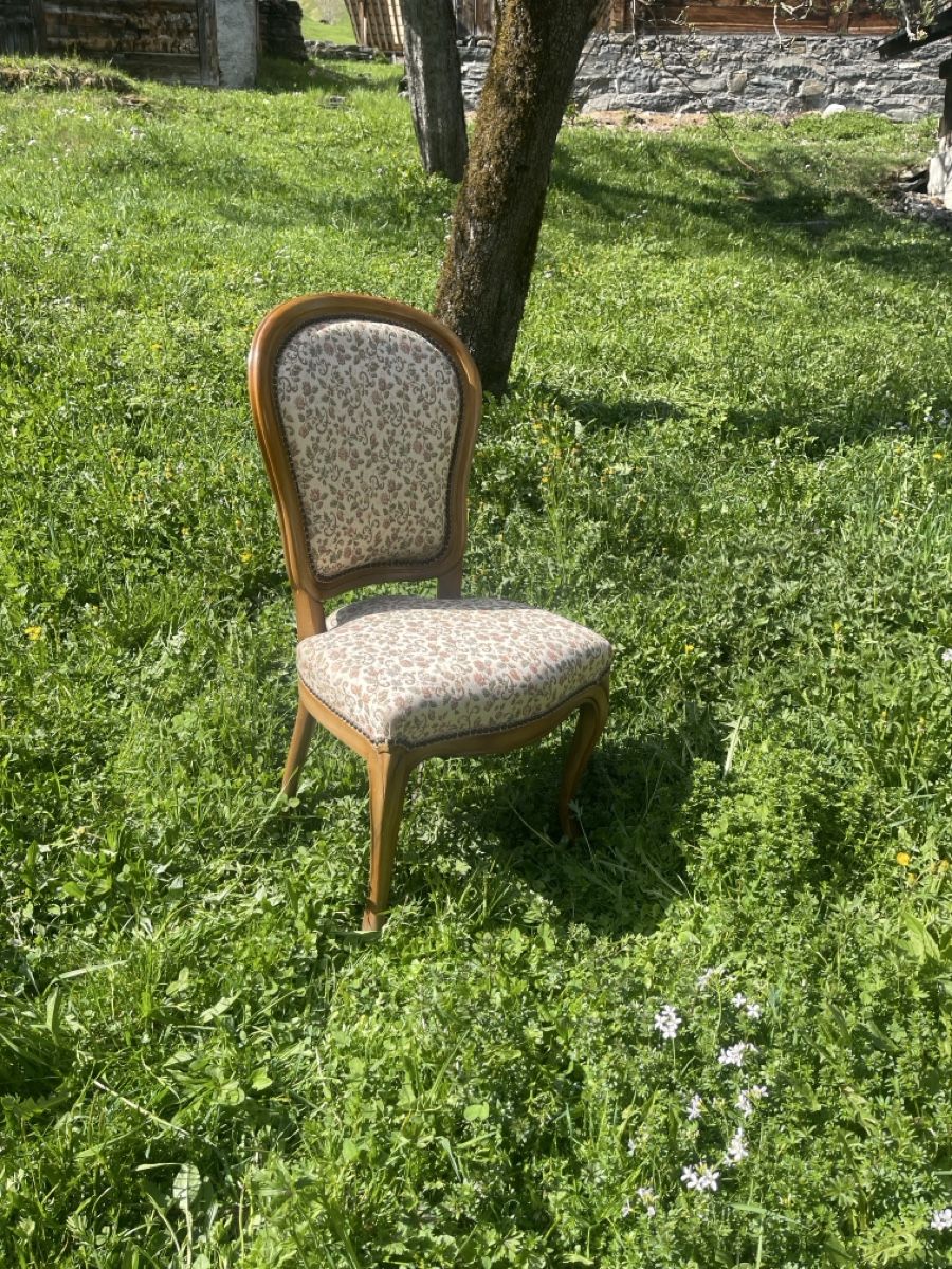 Sedie: Antiker Stuhl mit Blumenmuster, Vintage  – Usato da Ennenda venduto da Machgg