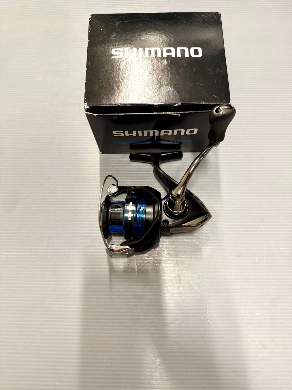 Shimano Rollen & Spulen: Shimano Nexave 2500HG Spinnrolle – Neu und originalverpackt aus Trimbach von duri..
