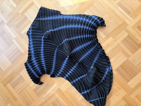 Issey Miyake Top asymmetrisch schwarz blau