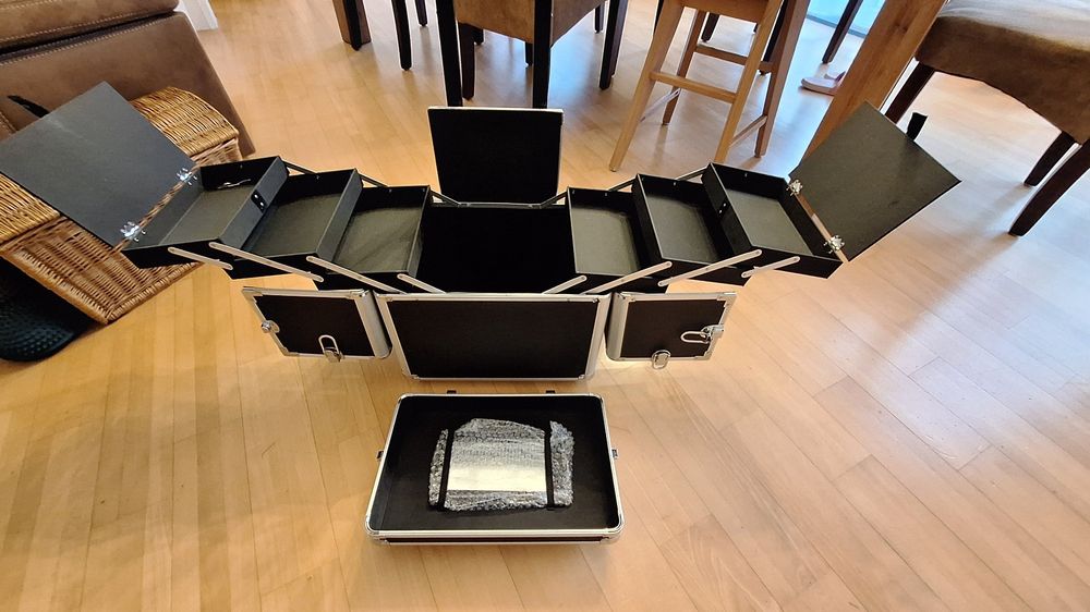 Kosmetikkoffer mit Rollen 4