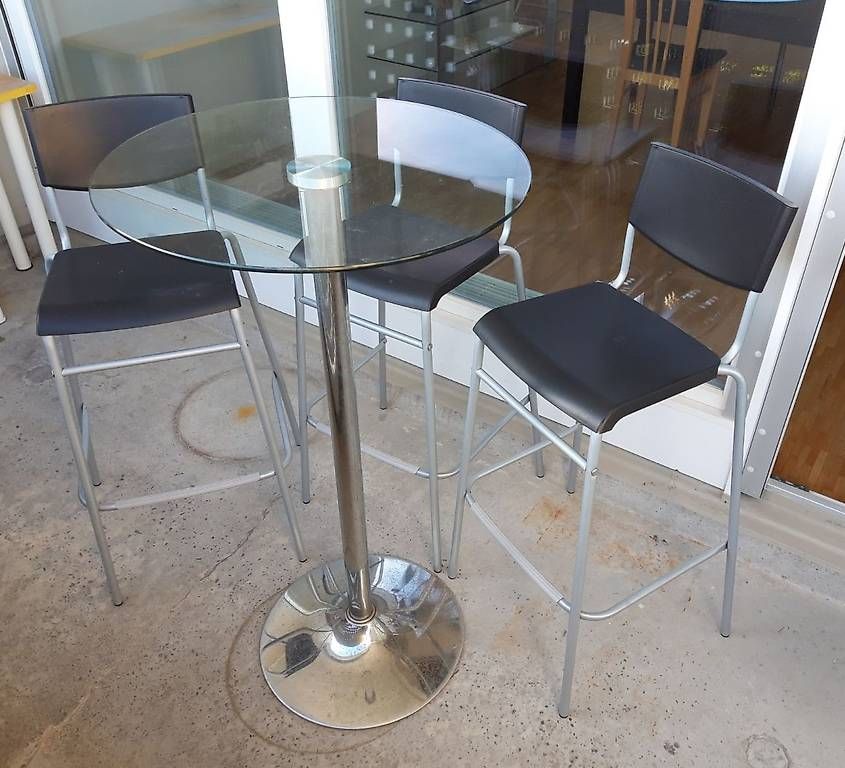 Set di tavolo e panche: Stehtisch + 3 Barhocker // Table haute + 3 chaises de bar – Usato da Cologny venduto da els_tvj8
