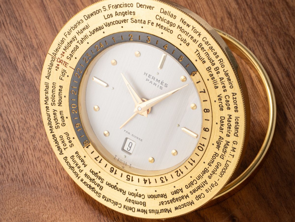 Hermès Orologi da terra & Orologi da parete: Very Rare - HERMÉS Paris - World Time Table Clock with Case – Usato da Zürich venduto da KE-Sales